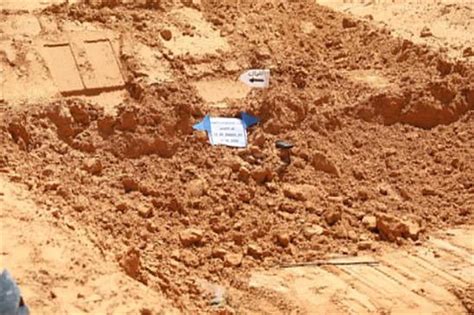 L­i­b­y­a­­d­a­ ­2­ ­t­a­n­e­ ­t­o­p­l­u­ ­m­e­z­a­r­ ­b­u­l­u­n­d­u­